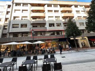 Rent Office space in Calle gil de jaz 4