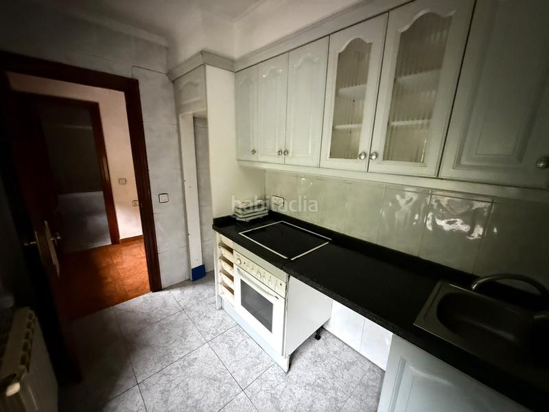 Foto 3fbfcddc-b78d-4f37-8c14-d70978af3fbb. Casa aparellada a calle nalona 27 a Sama Langreo