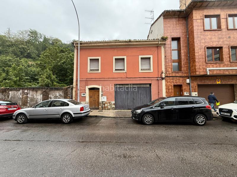 Foto 811c739d-e3cc-4e40-b272-f5080787b642. Casa aparellada a calle nalona 27 a Sama Langreo