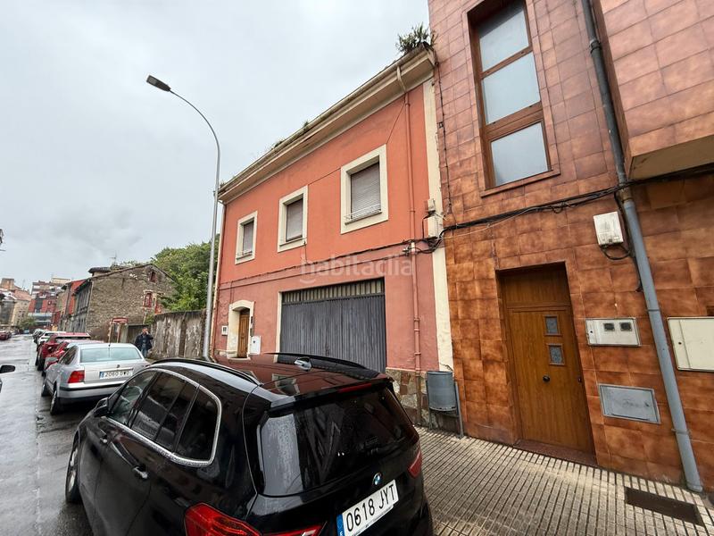 Foto e165d64d-b0ad-4afc-8d84-3b3592a2a527. Casa aparellada a calle nalona 27 a Sama Langreo
