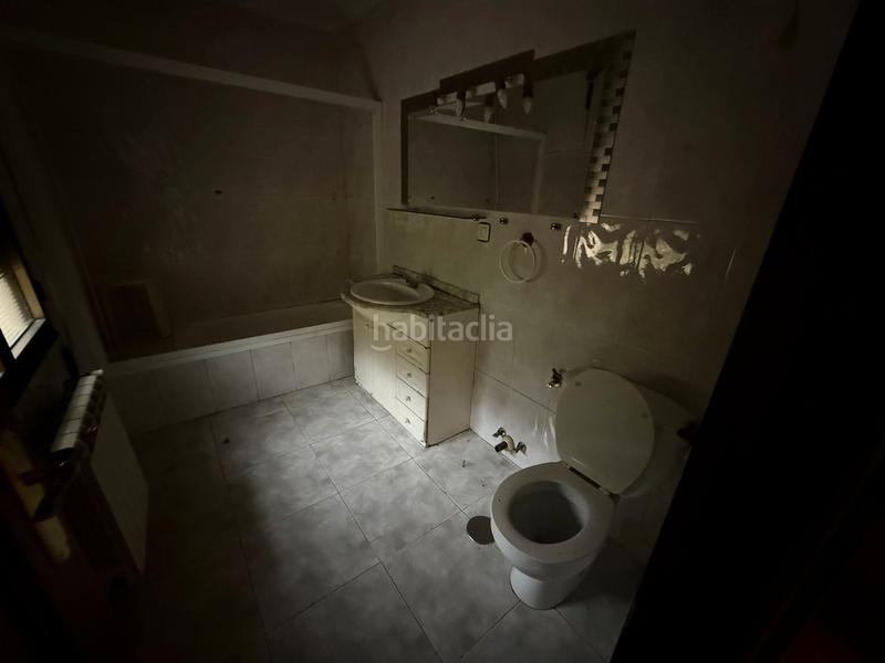 Foto f9411c11-dfb1-42c9-b1fc-76ee2308e369. Casa aparellada a calle nalona 27 a Sama Langreo
