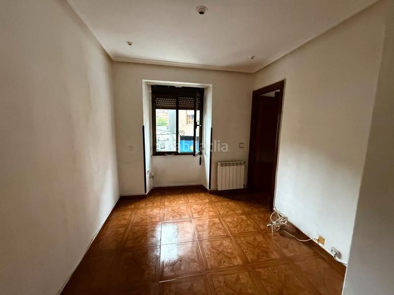 Foto 20ab6f7f-f33a-4507-b568-a3ab0ceae8cb. Casa pareada en calle nalona 27 en Sama Langreo
