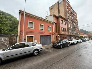 Casa aparellada a Calle nalona 27