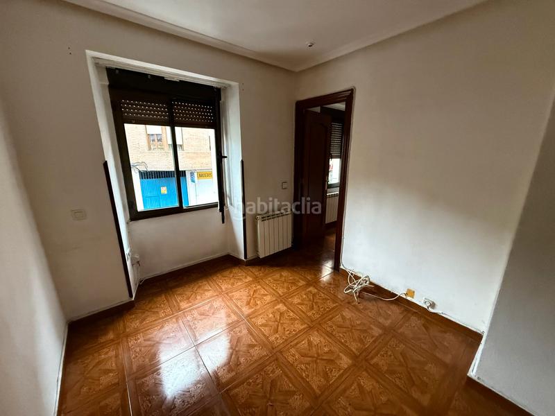 Foto ce79480c-a6d1-465e-bb81-65d3754b36be. Casa pareada en calle nalona 27 en Sama Langreo