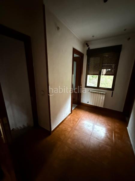 Foto eab37cbf-6b03-4366-ac6f-5e92c9e67440. Casa pareada en calle nalona 27 en Sama Langreo