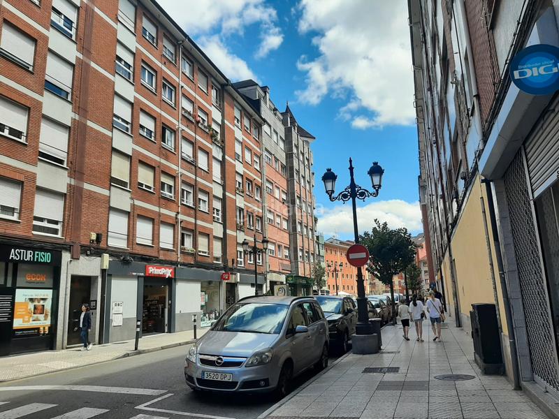 Foto b6d56b49-d013-4fbf-88af-0207aa61a365. Etagenwohnung in calle benjamín ortiz 10 in Milán - Pumarín Oviedo