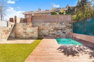 Rent Semi detached house  Calle xunta de galicia