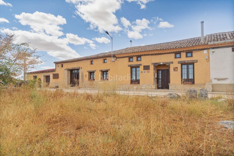 Foto c633012a-3381-41b6-bc6c-afce6321f01d. Casale con camino riscaldamento parcheggio piscina in Benafarces
