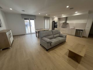 Miete Etagenwohnung in Calle alejandre 13. Se alquila piso de lujo en el centro de alcañiz