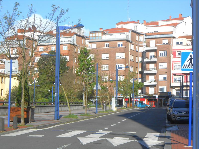 Foto 03462b67-494e-4249-8881-6da8c81a5277. Piso  alto con ascensor de tres dormitorios , para entrar a vivir!! en Bilbao