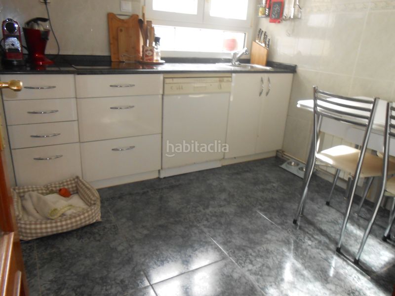 Foto 2406b848-27f1-4f77-9b15-8d3e7b4df2e2. Piso  alto con ascensor de tres dormitorios , para entrar a vivir!! en Bilbao