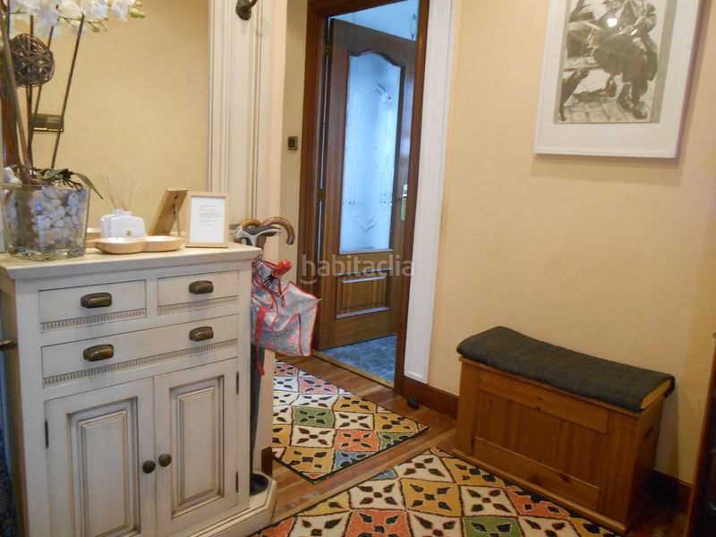 Foto 2ce4c73f-a4a5-4555-8cc1-0ad330c9d456. Piso  alto con ascensor de tres dormitorios , para entrar a vivir!! en Bilbao