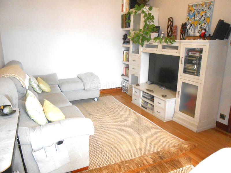 Foto 731bc76b-bf83-414a-8774-373f7185c8c1. Piso  alto con ascensor de tres dormitorios , para entrar a vivir!! en Bilbao