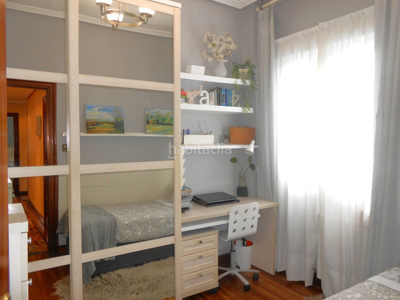 Foto 86c7e587-dd72-4e68-b6d8-74de3f4e61fb. Piso  alto con ascensor de tres dormitorios , para entrar a vivir!! en Bilbao