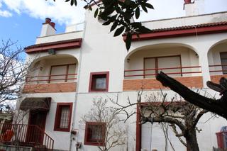 Casa a Anguciana. Casa de tres plantas.