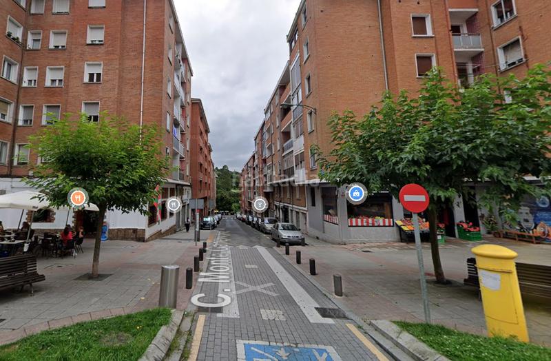 Foto 2a4b2acf-64ac-41c8-911a-1a8a8c1eaa6f. Autoparkplatz in Arangoiti Bilbao