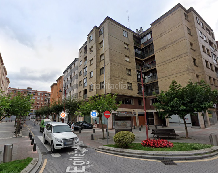 Foto e10d344e-b7d7-4f24-981a-1628bd54a2d7. Autoparkplatz in Arangoiti Bilbao