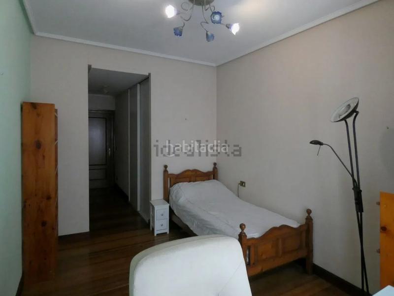 Foto c68fac57-996e-49a1-b209-2c2097b93c37. Piso en San Pedro de Deusto - La Ribera Bilbao