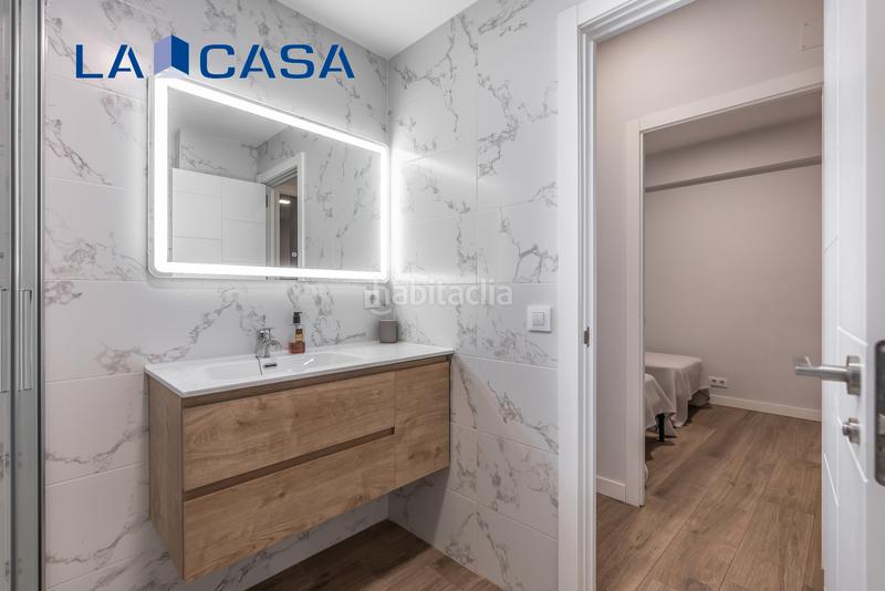 Foto bcee8b8a-2b80-4118-bab4-284ab5ad3a08. Piso en Acacias Madrid