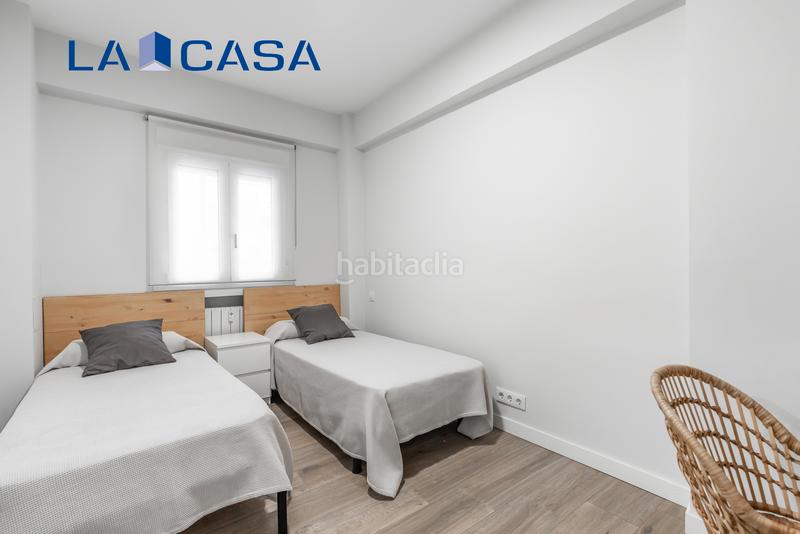 Foto d81f6df5-9d1a-4564-98ba-ff547ebd9baf. Piso en Acacias Madrid