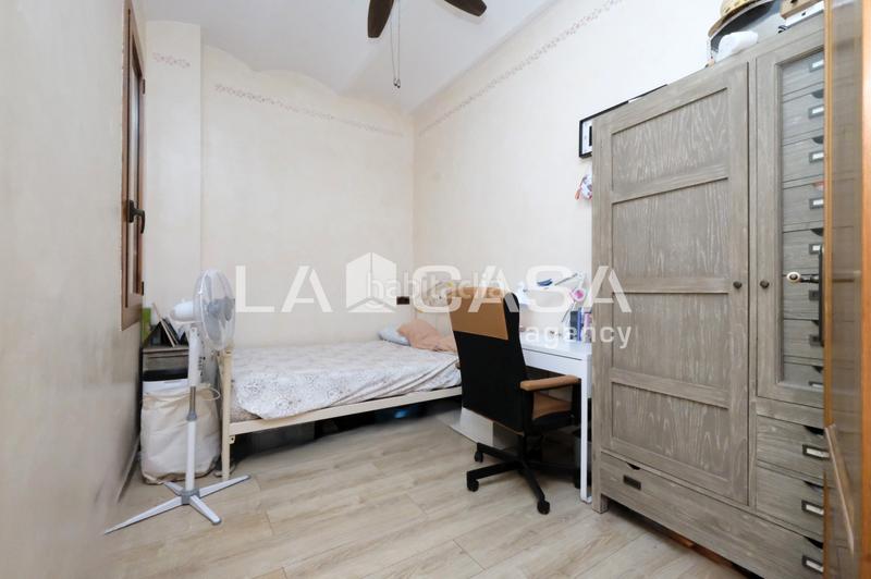 Foto 3bde0a08-3907-4c2e-9545-a88379369760. Casa aparellada amb calefacció a Horta Barcelona