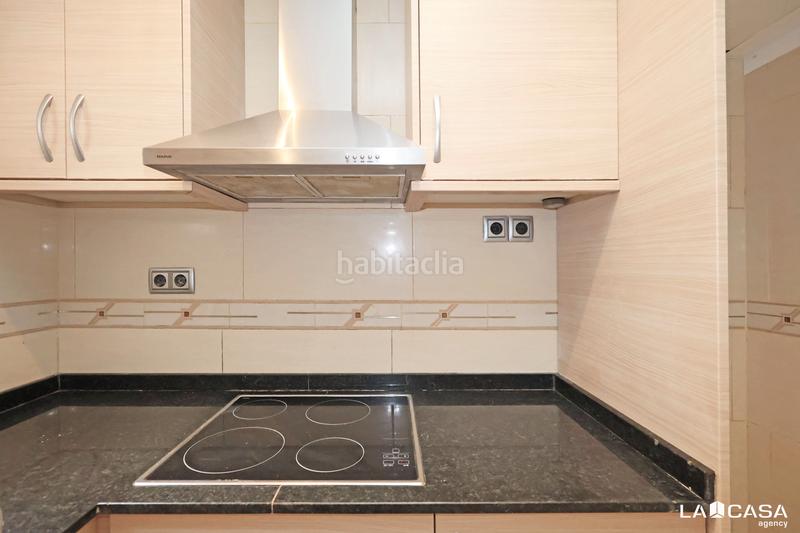 Foto a95931d0-cb97-4b7b-a8bc-cee00d873c42. Piano terra in Can Vidalet Esplugues de Llobregat