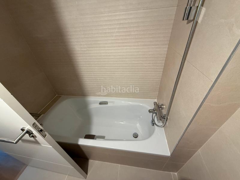 Foto d7d1276a-3871-42b6-8db7-1ff921c212f8. Rent flat with parking in San Pedro de Deusto - La Ribera Bilbao
