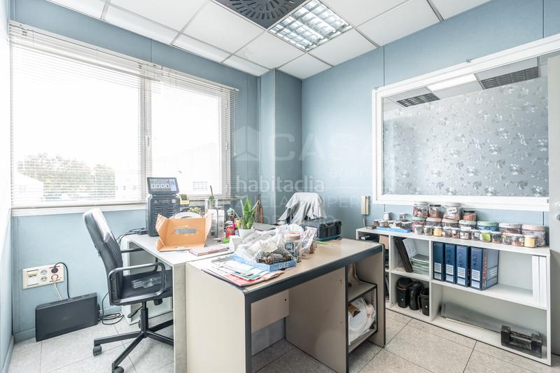 Foto c0c8c7e0-b66e-45cc-b5de-cccb8d563b74. Nau industrial a Leganés norte Leganés