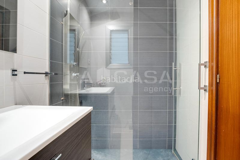 Foto 547ae3d4-1208-4b21-88f7-381f28536af3. Etagenwohnung mit heizung in Safaretjos Santa Coloma de Gramenet