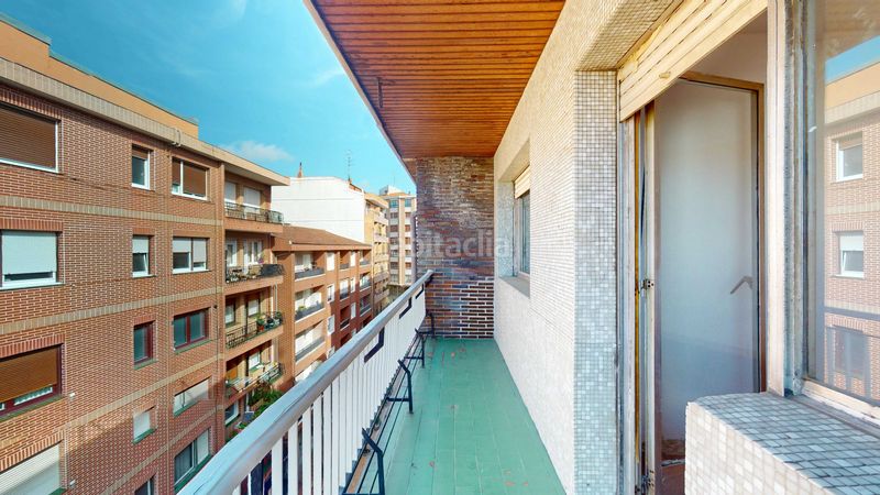 Foto c0f6dc7d-65f0-4a92-9b54-32e231130658. Dúplex amb calefacció a Centro Barakaldo