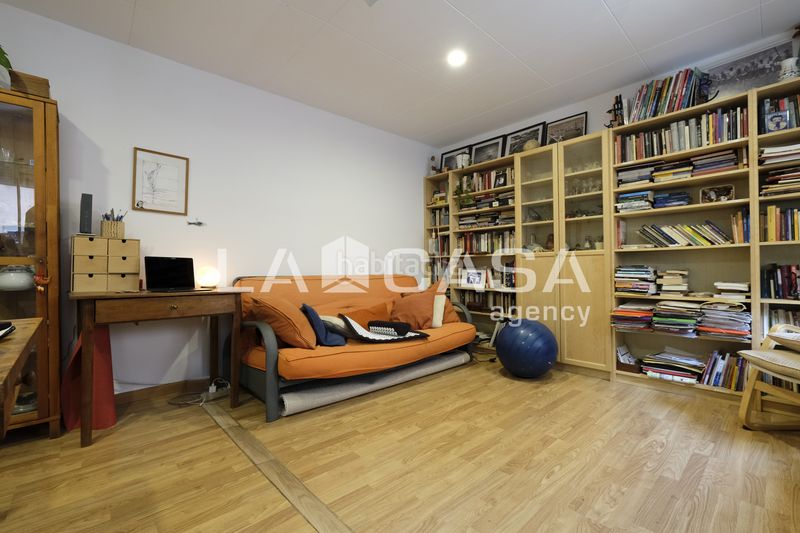 Foto f7de1347-043d-4ef3-adbb-2f582b715160. Pis a Turó de la Peira Barcelona