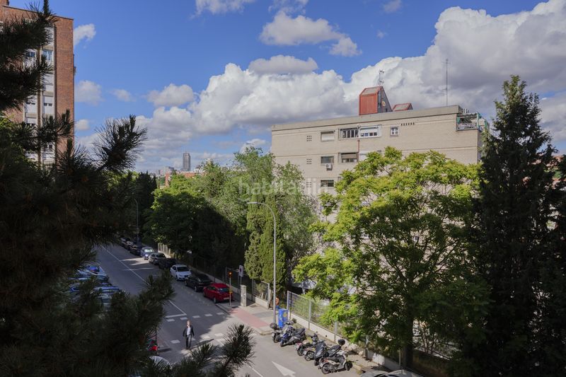 Foto f1bac9f2-b426-42d0-8c79-649d0efb1d24. Piso en Puerta del Ángel Madrid