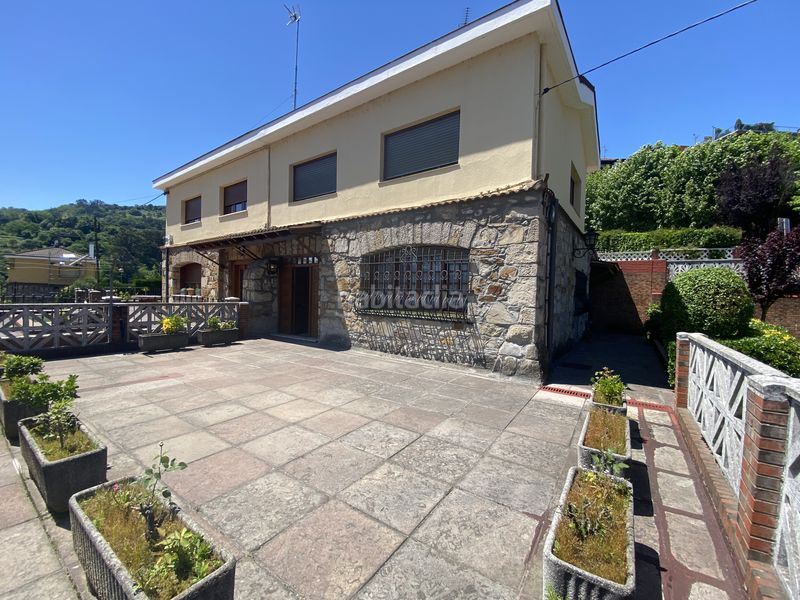 Foto fa0b5f1d-d10d-41c3-8ba1-f7d8e37e67e5. Casa adosada en Kalero-Basozelai Basauri