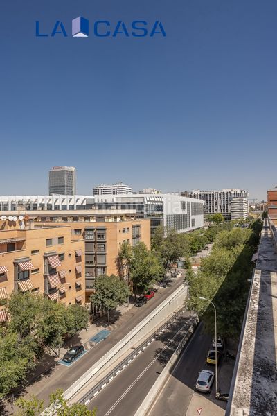 Foto a7bc7396-e21a-465f-a493-b389ea045e3d. Àtic amb calefacció aparcament piscina a Delicias Madrid