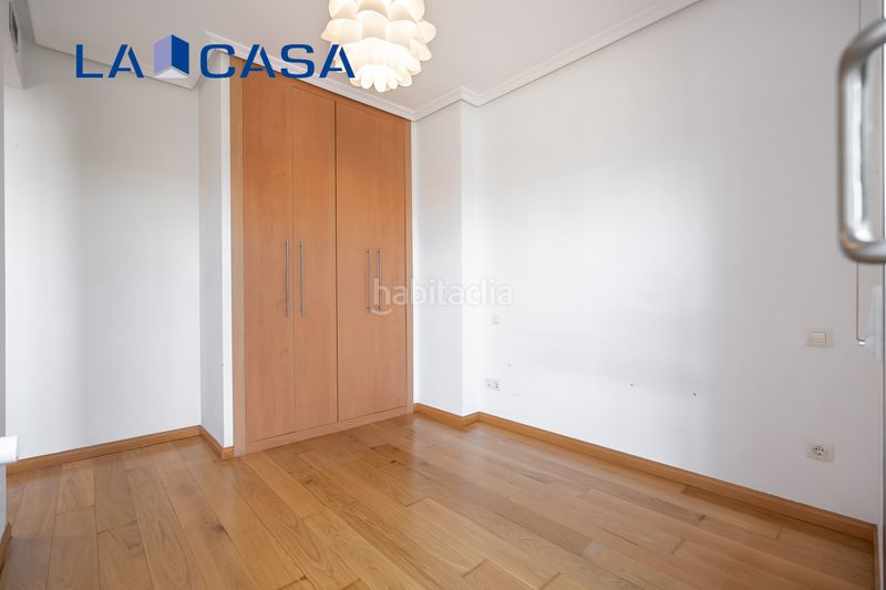 Foto d3b020b6-de40-4ca4-be69-6c2ca4406203. Àtic amb calefacció aparcament piscina a Delicias Madrid