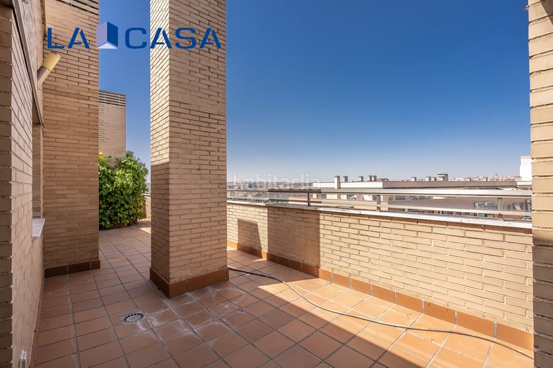 Foto f678a5d3-858f-45d0-8d0e-16b2569558f6. Àtic amb calefacció aparcament piscina a Delicias Madrid