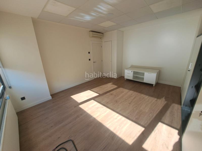 Foto 78df3bac-4540-44ff-bd40-fb28d525156f. Oficina en Zabalburu Bilbao