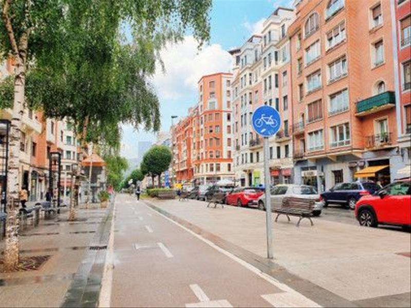 Foto 743448d4-1c8f-40b4-a1d8-5ed7c3f00692. Alquiler local comercial en Sabino Arana-Jesuitas Bilbao