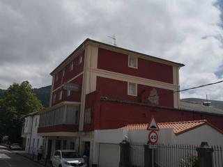 Edifici  Barrio alceda. Venta de hostal con 17 habitaciones, 8 de las cuales con baño in
