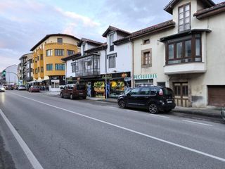 Casa  Saron-ferial. Venta de casa con local comercial