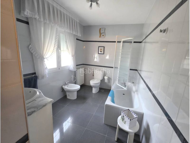 Foto cbdf2b82-7f1f-49ed-9d9f-727e1c4a8eb3. Casa amb aparcament a Puente Viesgo