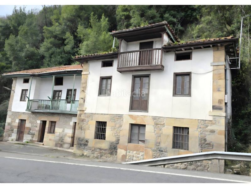 Foto d6ac817f-da7a-4185-9e06-e744edec1d7b. Casa venta de casa en Corvera de Toranzo