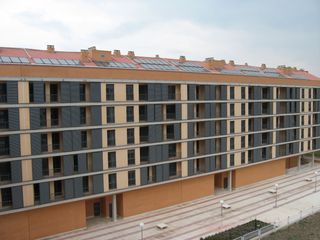 Local Comercial a Avenida de los derechos humanos 7. Modalidades: venta, alquiler y alquiler con opción de compra.