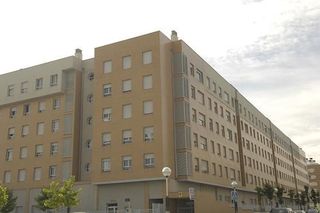 Local Comercial a Landaberde kalea 33. Modalidades: venta, alquiler y alquiler con opción de compra.