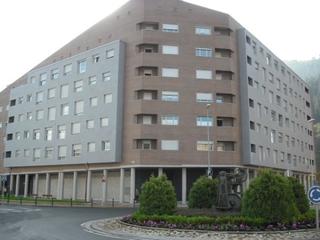 Location Parking voiture à Txaeta kalea 3. Promoción con distintas parcelas de garaje a la venta y en alqui