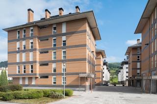 Parking voiture à Bizkaia kalea 10. Promoción con distintas parcelas de garaje a la venta.