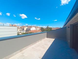 Dplex  Carrer transversal. Duplex con terraza y tres habitaciones