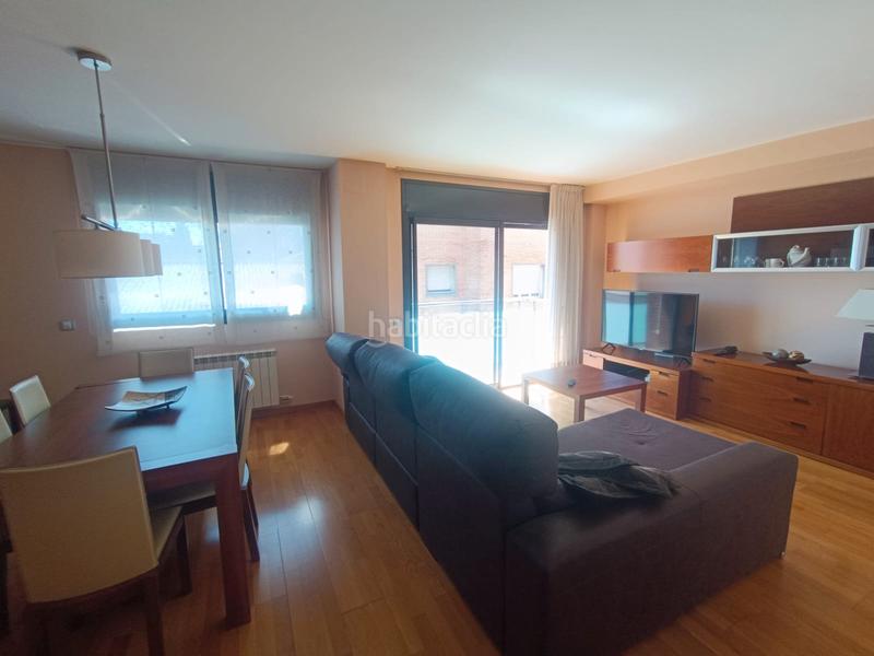 Foto 18c9a096-f326-4ce7-becc-cdd6bdf7976b. Dúplex muy luminoso, 3 habitaciones, terraza, parking y trastero en Terrassa