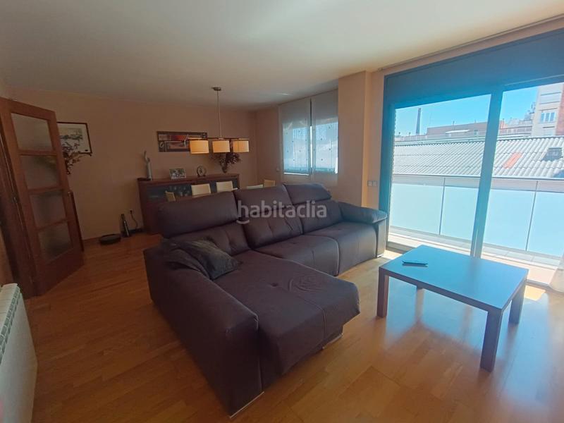 Foto 5408ee6a-8ead-4294-a130-a18eab8beb85. Dúplex muy luminoso, 3 habitaciones, terraza, parking y trastero en Terrassa