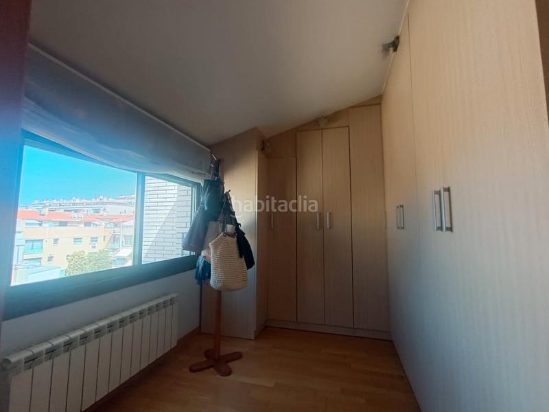 Foto dddcc737-07ce-4f77-9b15-f07f040a9a4d. Dúplex muy luminoso, 3 habitaciones, terraza, parking y trastero en Terrassa